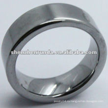 Чёрный простой вольфрамовый перстень с выгравированной буквой для мужчин